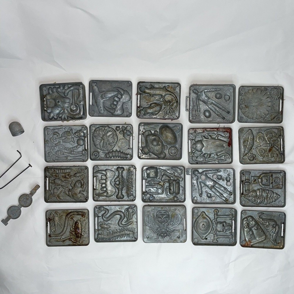 VTG Lot of 20 Mattel 1960's Crawler, crossbar, soldier, Skeleton, fright Molds